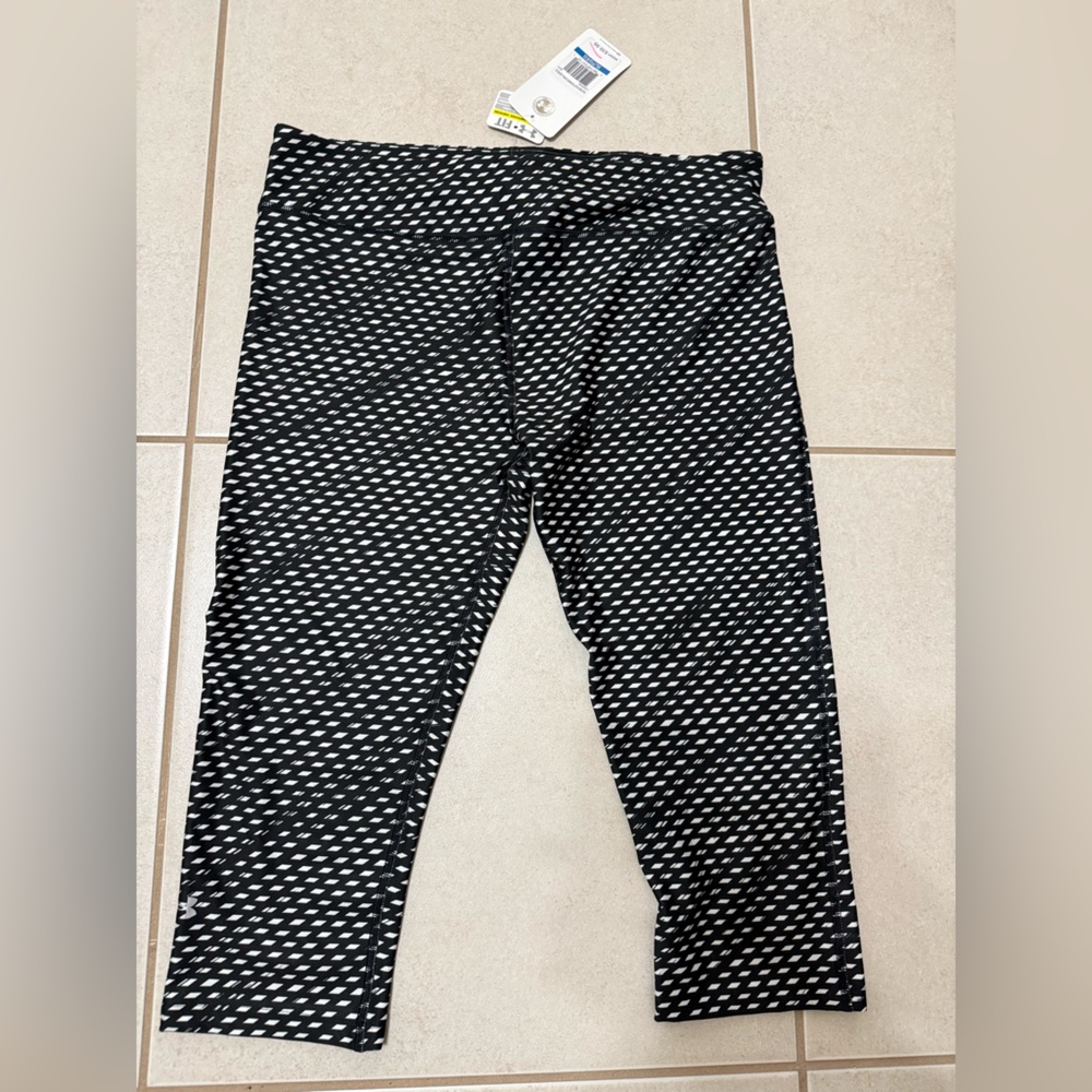 Under Armour Black and White Geometric capri Leggings